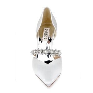 NWOB Badgley Mischka Everly Women's White Satin Heels